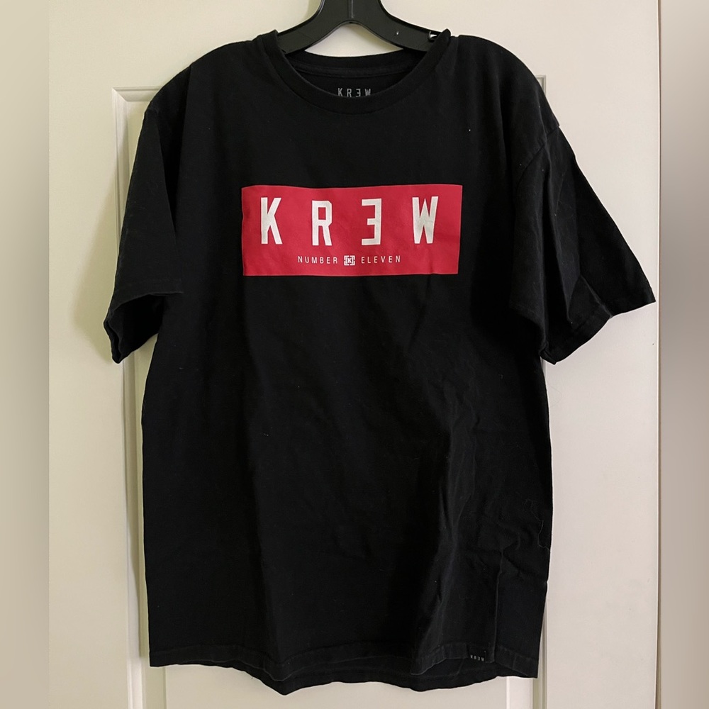 Black graphic tshirt mens